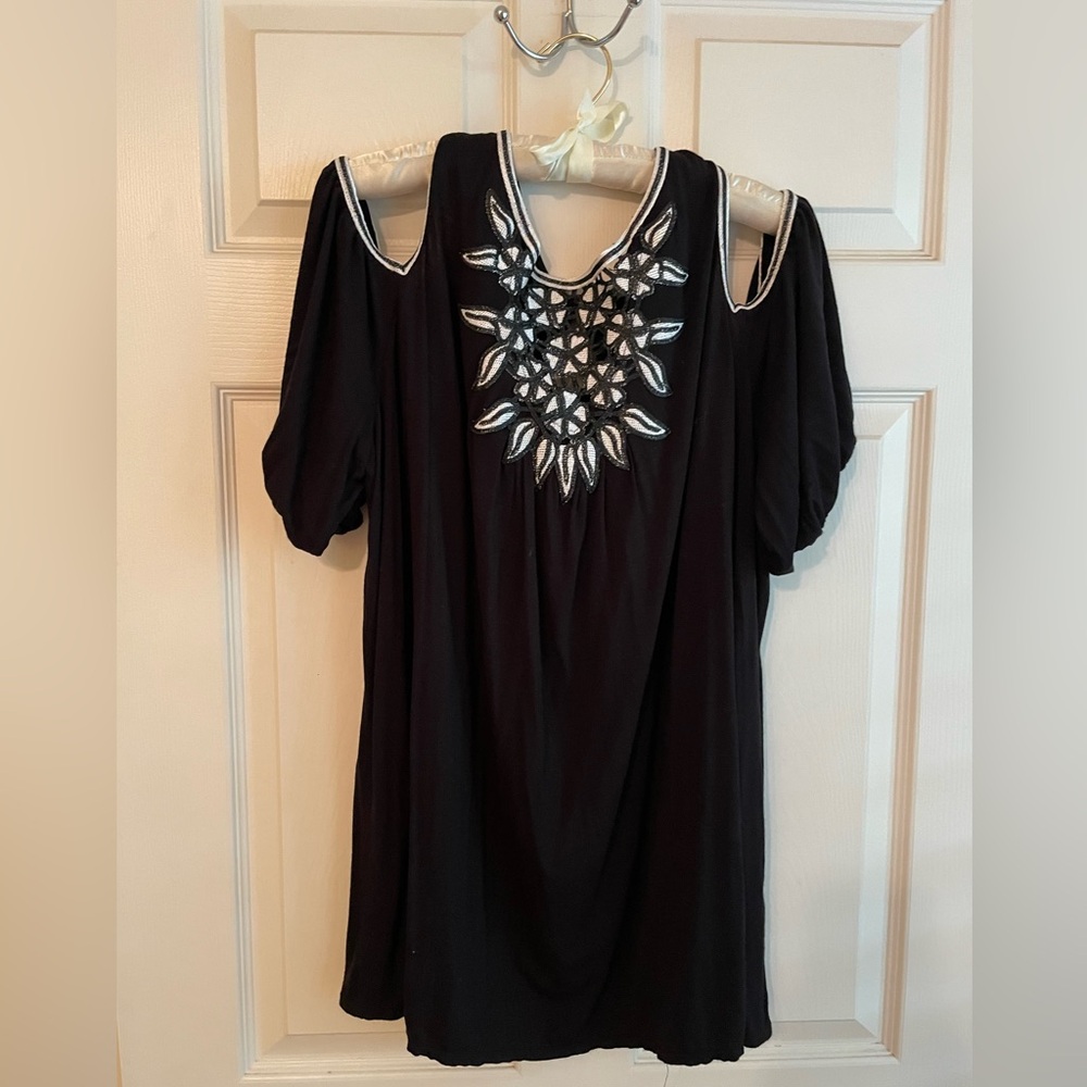 Max Edition Black Embellished Cut-Out Blouse